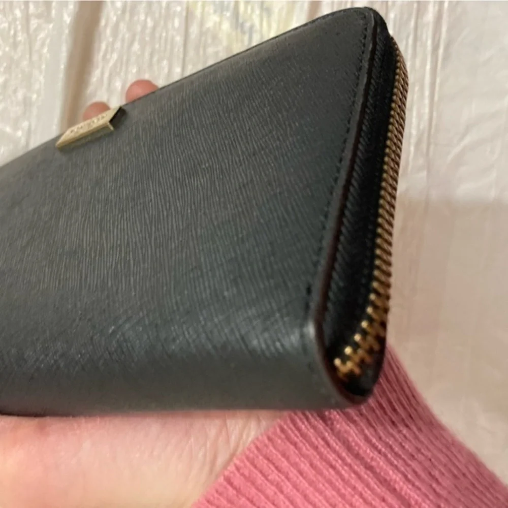 Kate spade black saffiano leather zipper clutch accordion wallet